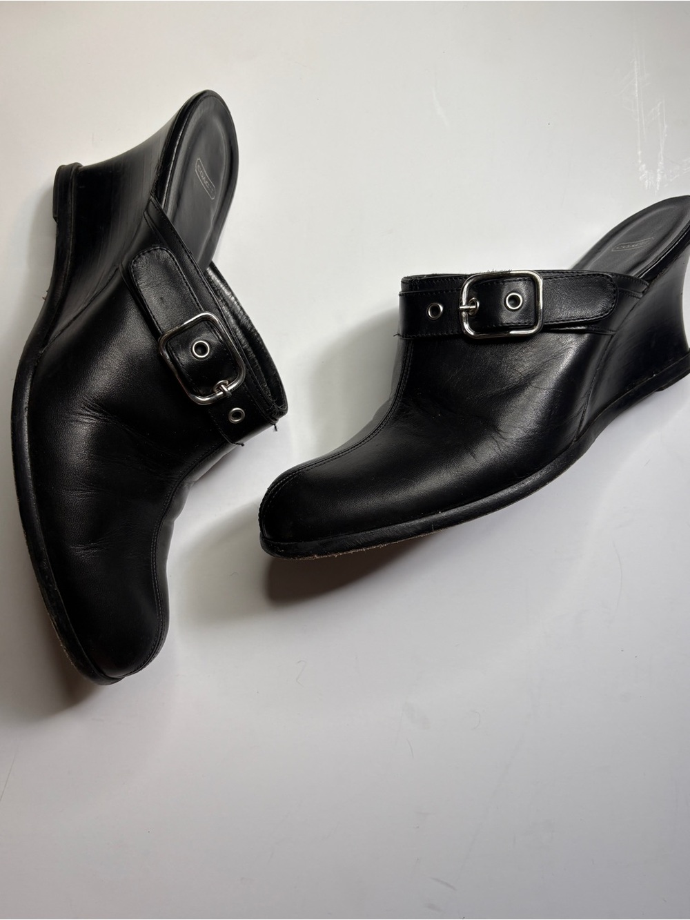 COACH BETHANY BLACK LEATHER ROUND TOE SILVER BUCKLE WEDGE MULE SZ 9.5 vintage y2